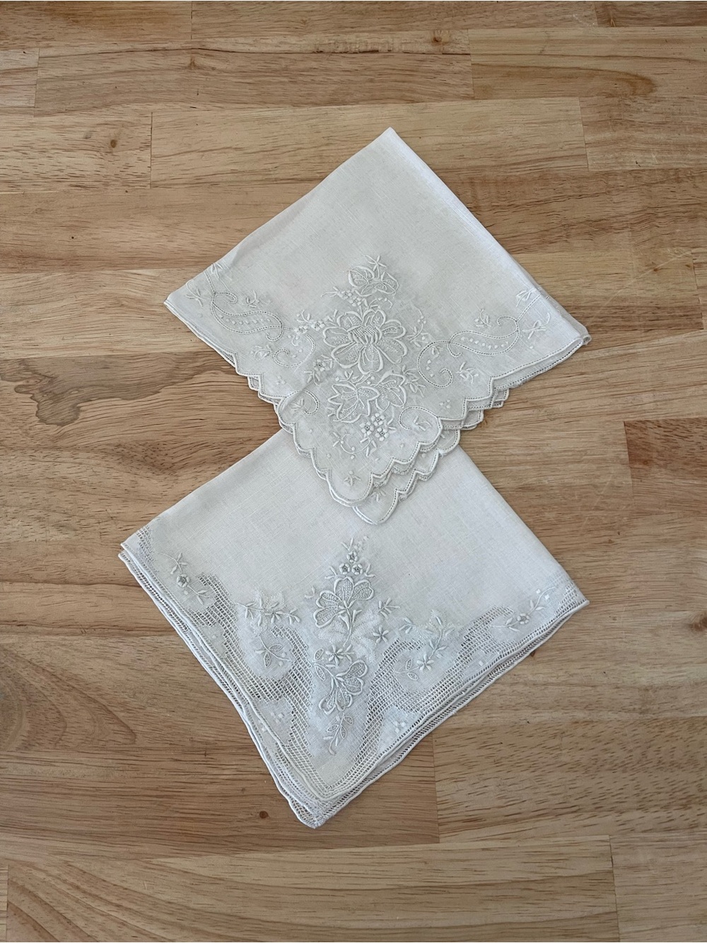 Vintage 2 White Embroidered Lace Handkerchiefs/Hankies Apx 10in Square